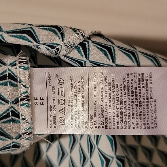 Banana Republic, black, white, and green sleeveless blouse - Picture 5 of 5